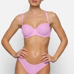 Skims Removable Straps Bra in Petal size 46DD